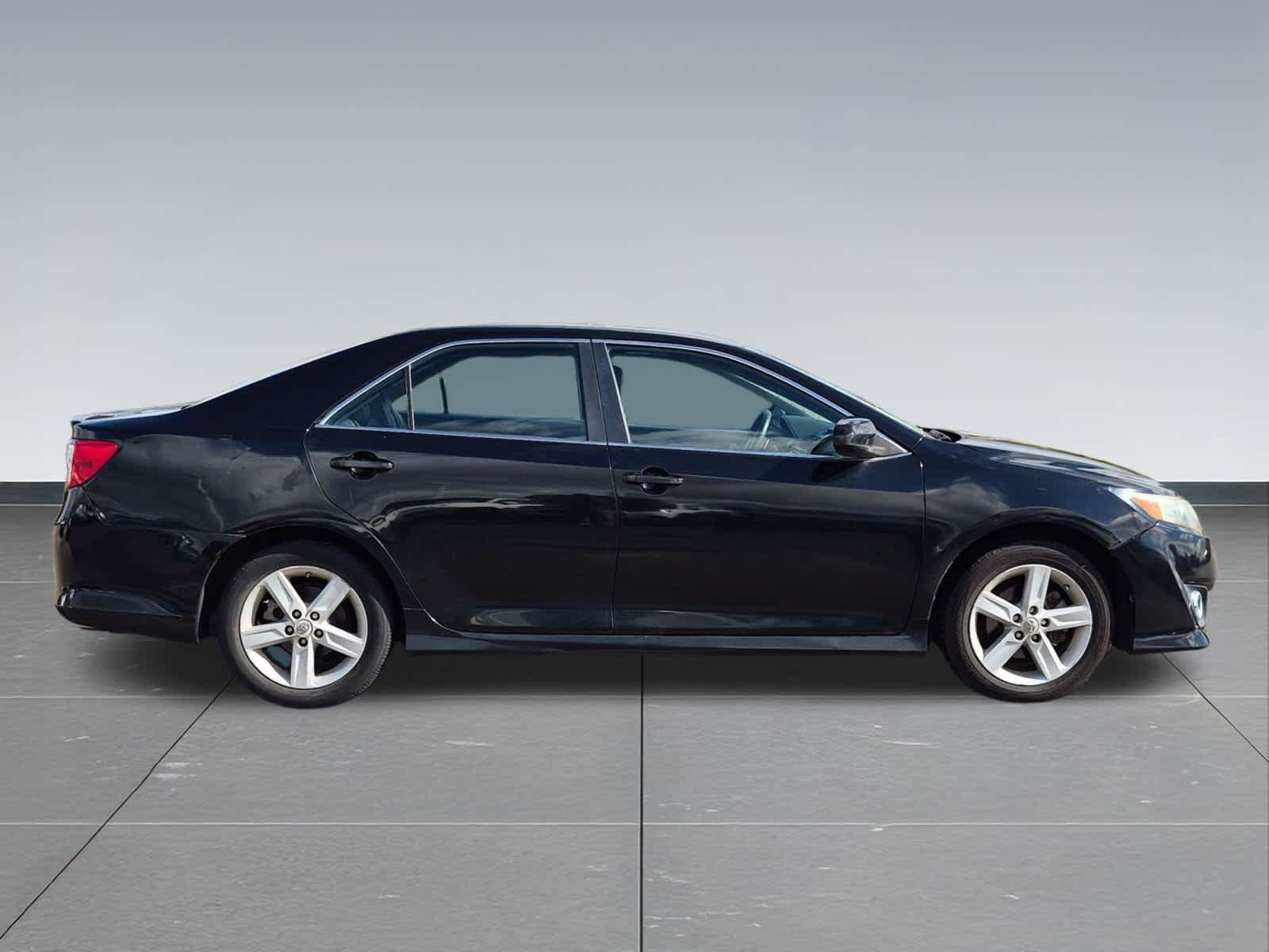 Used 2012 Toyota Camry SE FWD image 7