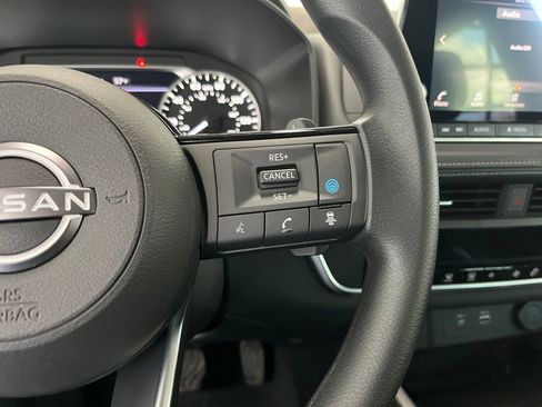 Used 2023 Nissan Rogue SV AWD/4WD image 7