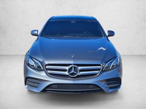 Used 2020 Mercedes-Benz E 350 4MATIC Sedan image 2