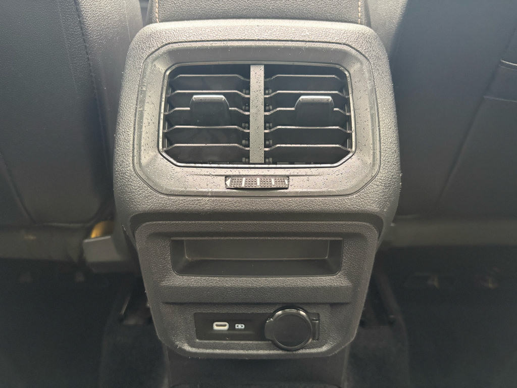 Used 2022 Volkswagen Tiguan SEL R-Line AWD/4WD image 15