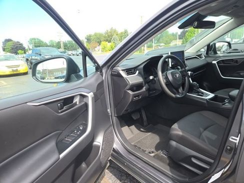 Used 2025 Toyota RAV4 LE AWD/4WD image 18