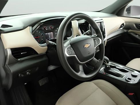 Used 2023 Chevrolet Traverse LS image 7