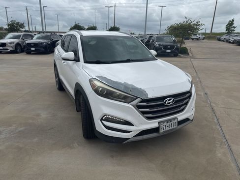 Used 2017 Hyundai Tucson Sport image 3