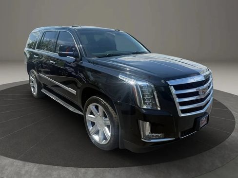 Used 2019 Cadillac Escalade Luxury AWD/4WD image 5