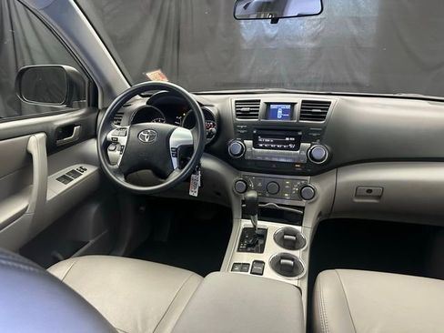 Used 2012 Toyota Highlander 4WD w/ Tech Pkg image 20
