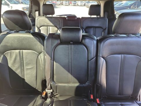 Used 2023 Jeep Grand Wagoneer 4WD w/ Flexible Seating Group image 19