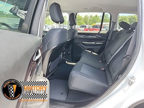 Certified 2023 Jeep Grand Cherokee Laredo image 18