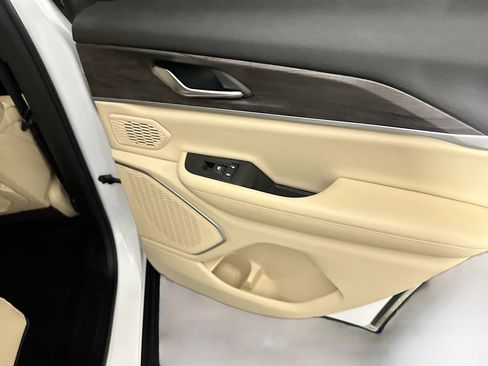 Used 2022 Jeep Grand Cherokee Limited 4xe image 30