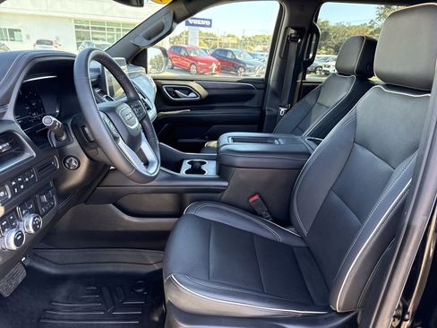 Used 2022 GMC Yukon SLT w/ SLT Premium Package image 9