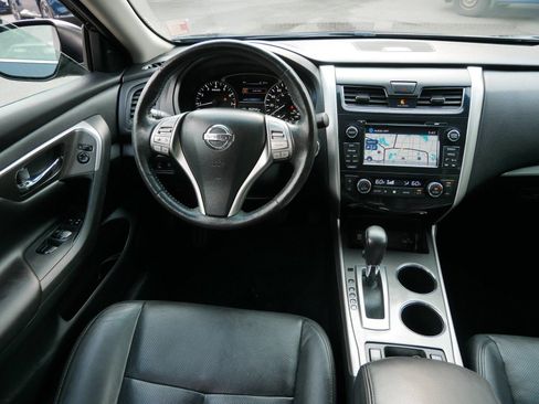 Used 2015 Nissan Altima 2.5 SL w/ Technology Package FWD image 12