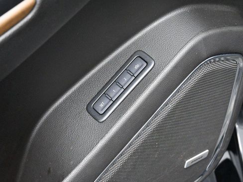 Used 2020 GMC Yukon Denali w/ Denali Premium Package image 16