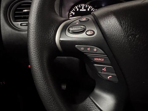 Used 2020 Nissan Pathfinder S FWD image 23