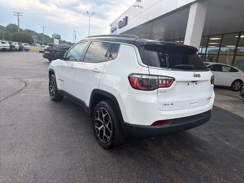 Used 2025 Jeep Compass Limited AWD/4WD image 7