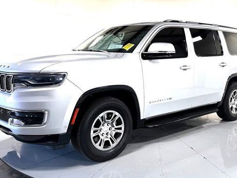 Used 2022 Jeep Wagoneer Series I w/ Convenience Group I AWD/4WD image 8