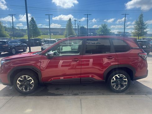 Used 2026 Subaru Forester Premium AWD/4WD image 6