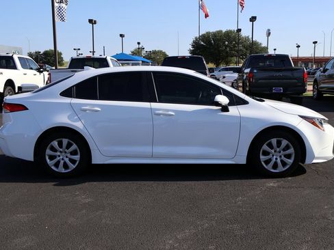 Used 2022 Toyota Corolla LE FWD image 11