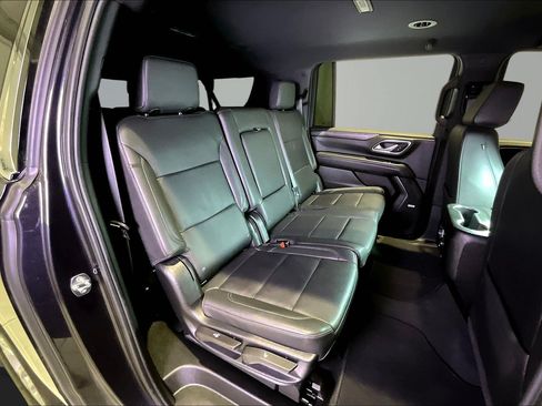 Used 2024 Chevrolet Suburban LT w/ Luxury Package AWD/4WD image 25
