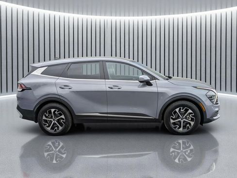 Used 2025 Kia Sportage EX FWD image 3