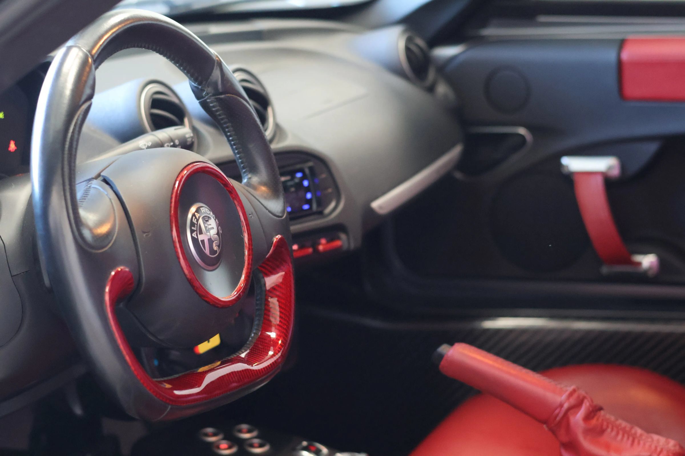 Used 2017 Alfa Romeo 4C Coupe RWD image 14
