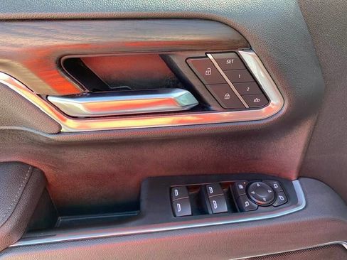 Used 2025 GMC Sierra 1500 SLT image 9