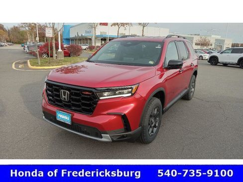 Used 2025 Honda Pilot TrailSport image 3
