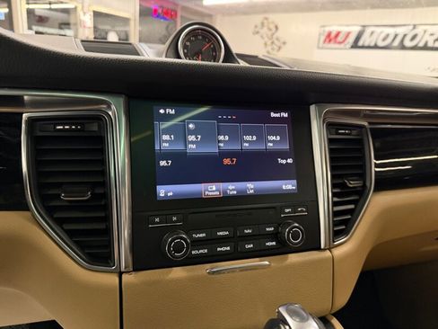 Used 2018 Porsche Macan image 22