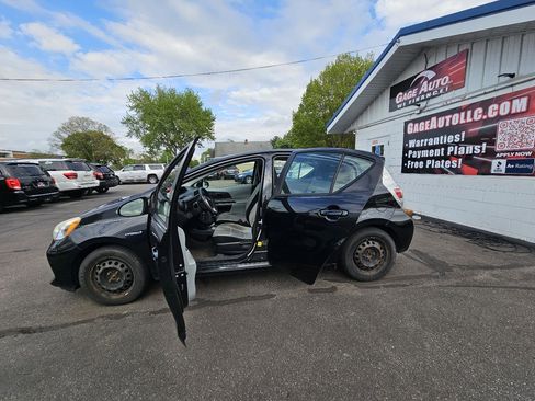 Used 2014 Toyota Prius C One FWD image 24