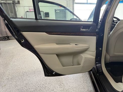 Used 2014 Subaru Legacy 2.5i Limited w/ Moonroof Package AWD/4WD image 11
