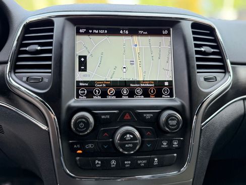 Used 2018 Jeep Grand Cherokee Limited AWD/4WD image 7