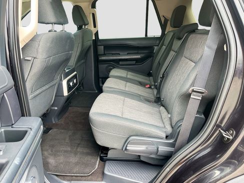 Used 2023 Ford Expedition XLT image 23