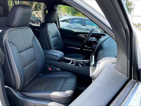 Used 2026 Chevrolet Traverse High Country FWD image 9