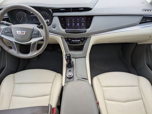 Used 2023 Cadillac XT5 Premium Luxury w/ LPO, Floor Liner Package FWD image 10