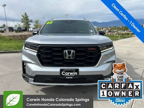 Used 2025 Honda Pilot TrailSport image 2