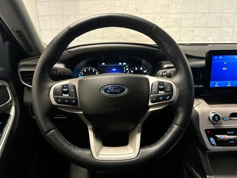Used 2023 Ford Explorer XLT w/ Equipment Group 202A AWD/4WD image 17