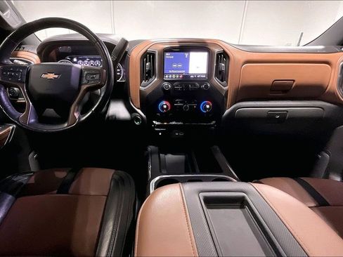 Used 2019 Chevrolet Silverado 1500 High Country w/ Technology Package AWD/4WD image 18