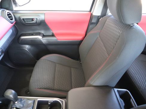 Used 2022 Toyota Tacoma SR5 image 19