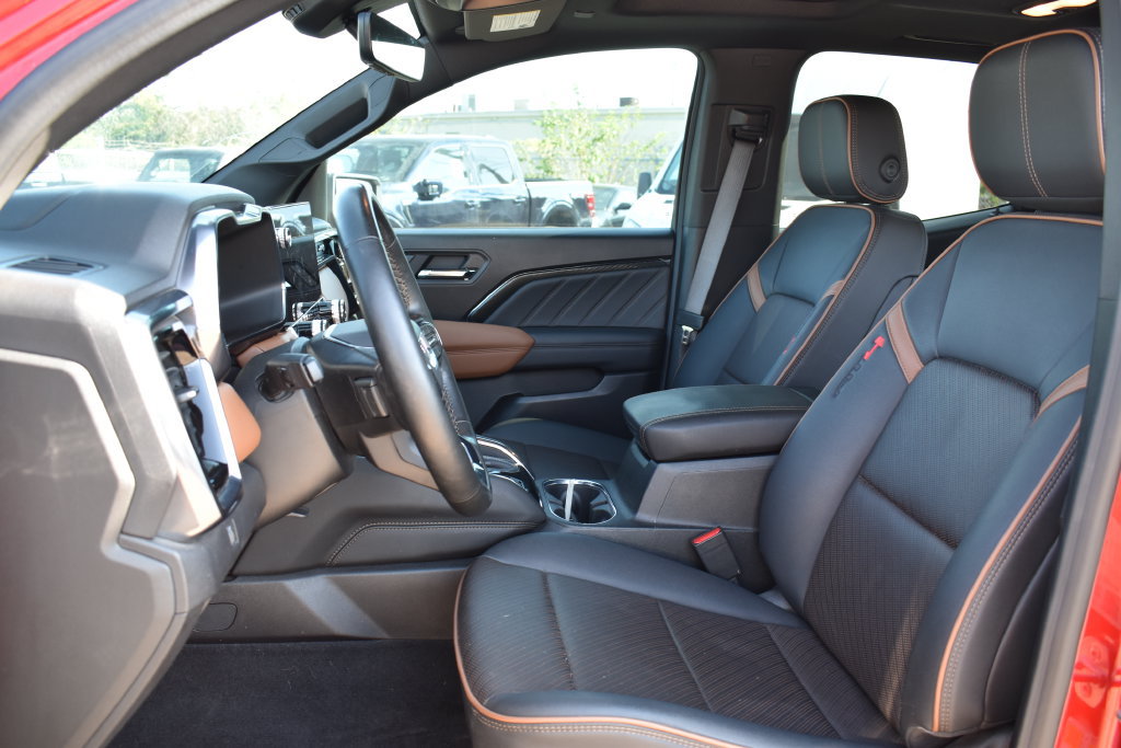 Used 2025 GMC Canyon AT4 w/ Technology Plus Package AWD/4WD image 7