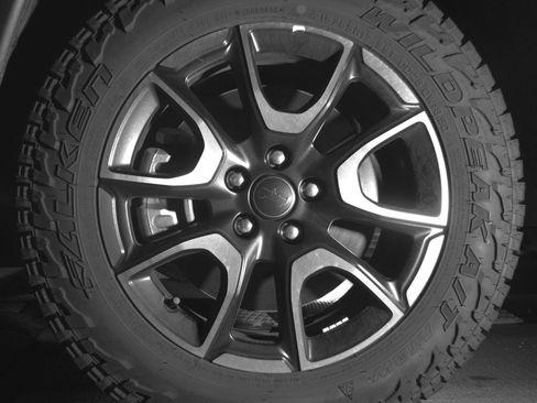 Used 2025 Jeep Compass Trailhawk image 12