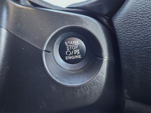 Used 2022 Jeep Renegade Latitude w/ Convenience Group image 24