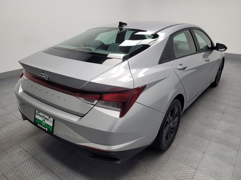 Used 2022 Hyundai Elantra SEL FWD image 9
