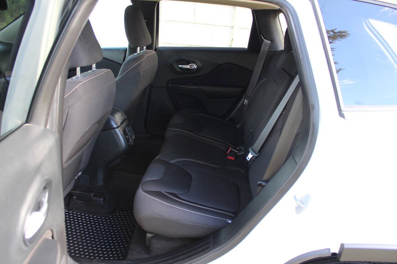 Used 2015 Jeep Cherokee Latitude w/ Comfort/Convenience Group AWD/4WD image 33