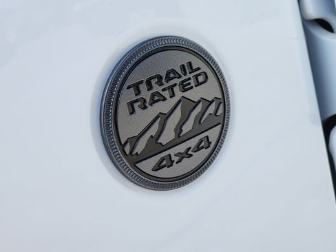 Used 2025 Jeep Gladiator Sport AWD/4WD image 13