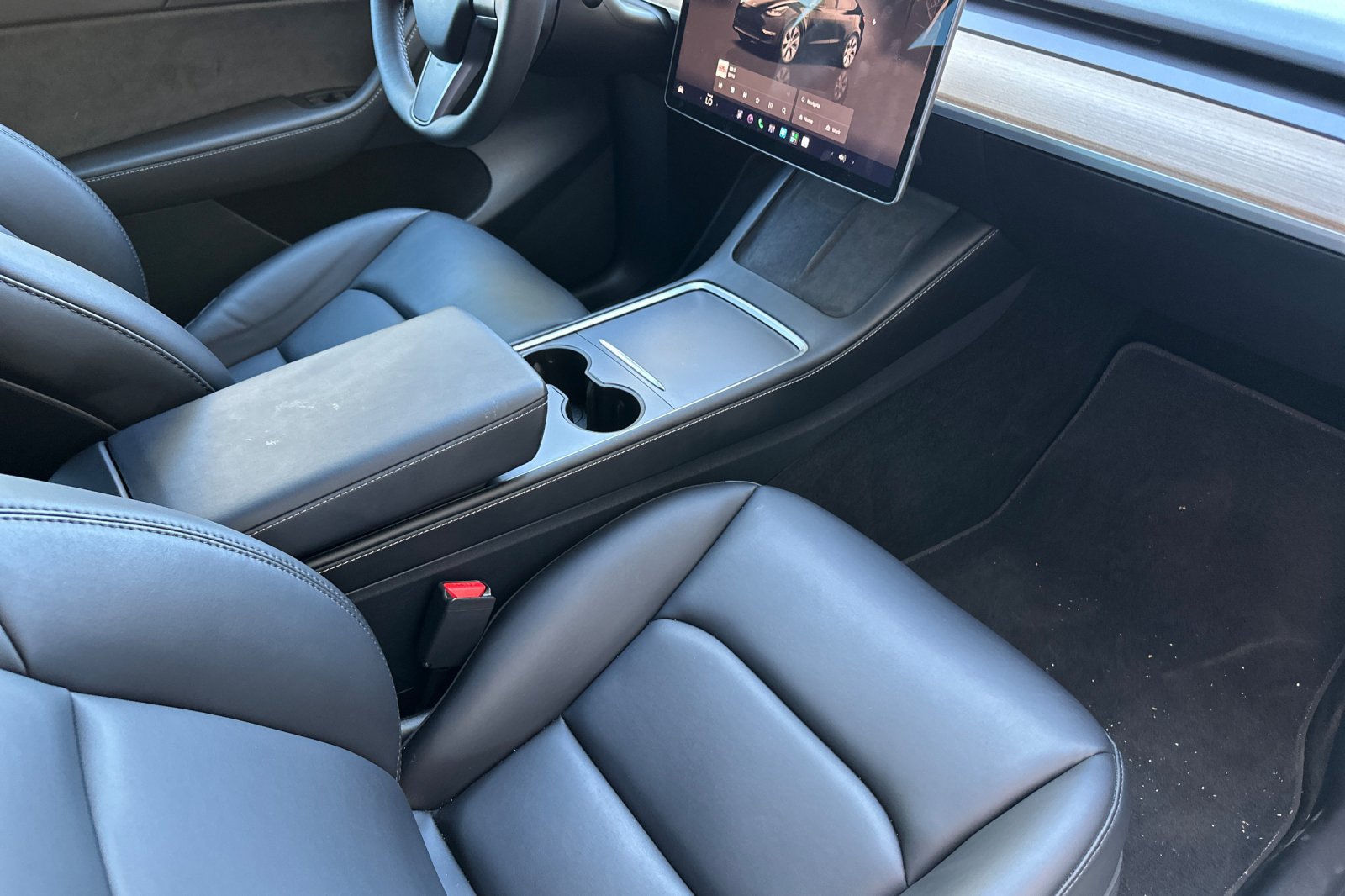 Used 2024 Tesla Model Y Long Range AWD/4WD image 16