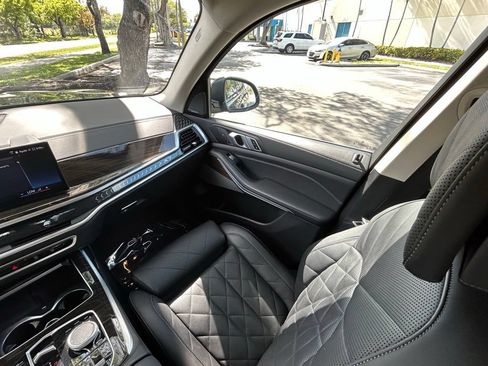 Used 2025 BMW X7 xDrive40i AWD/4WD image 11