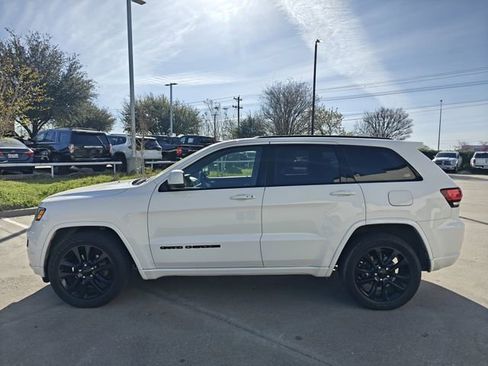 Certified 2017 Jeep Grand Cherokee Altitude image 6