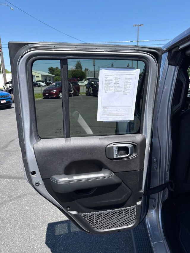 Used 2021 Jeep Wrangler Unlimited Sahara w/ Uconnect 4C Nav & Sound Group AWD/4WD image 10