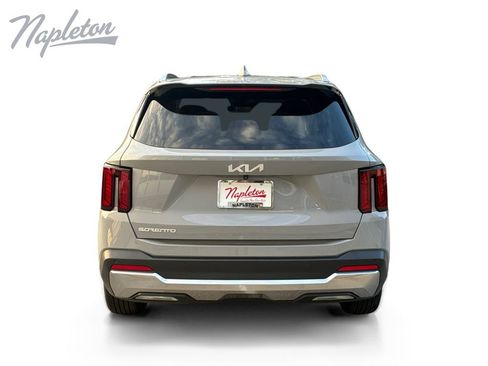 Used 2025 Kia Sorento S FWD image 4