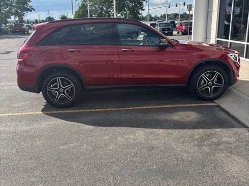 Used 2022 Mercedes-Benz GLC 300 4MATIC image 3