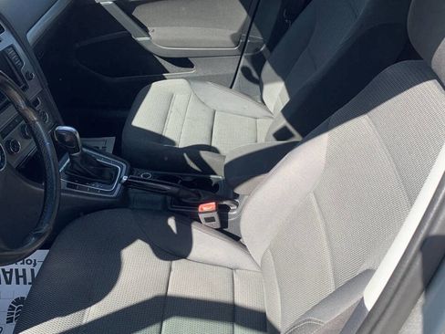 Used 2016 Volkswagen Golf S image 12