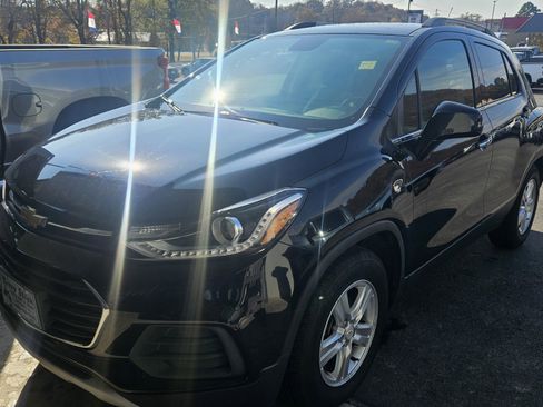 Used 2019 Chevrolet Trax LT w/ LT Convenience Package image 3